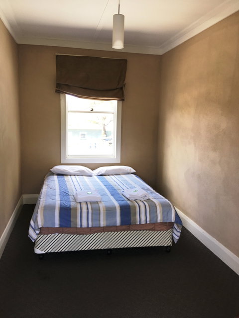 Apsley Arms Hotel - Accommodation Redcliffe 2