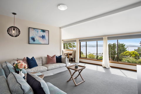 Beauty Point Holiday House - Accommodation Redcliffe 0