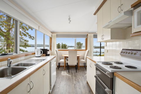 Beauty Point Holiday House - Accommodation Redcliffe 1