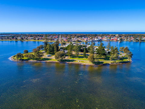 Belmont Lakeside Holiday Park - Accommodation Redcliffe 0