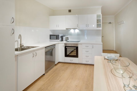 Cascades 3 - Accommodation Redcliffe 2