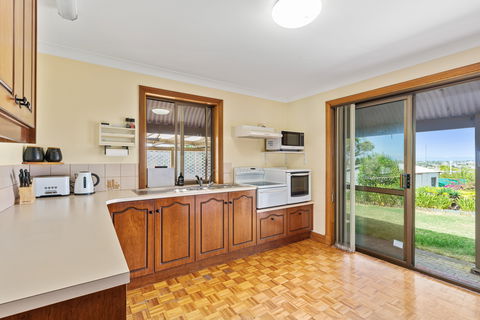 Century21 SouthCoast: Reef & Vines Port Noarlunga - Accommodation Redcliffe 2