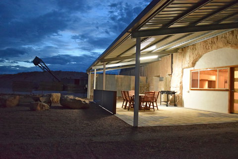 Dug Out B&B - Accommodation Redcliffe 0