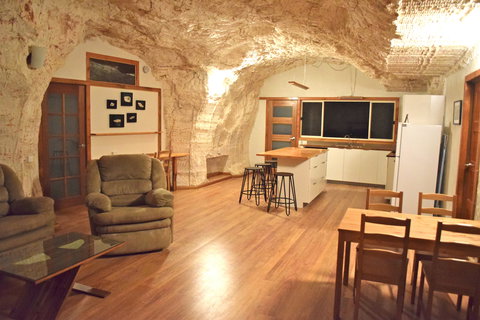 Dug Out B&B - Accommodation Redcliffe 1