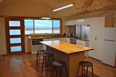 Dug Out B&B - Accommodation Redcliffe 2