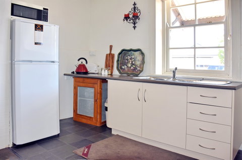 Henry On Yorkes Bed & Breakfast - Accommodation Redcliffe 1