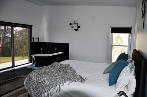 Hickory Moon - Accommodation Redcliffe 0