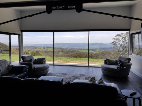 Hickory Moon - Accommodation Redcliffe 2