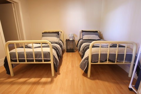 Jadan Cottages - Accommodation Redcliffe 1