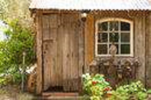 Red Tractor Retreat - Accommodation Redcliffe 0