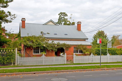 Rose Cottage - Accommodation Redcliffe 0