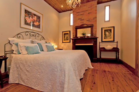Rose Cottage - Accommodation Redcliffe 1