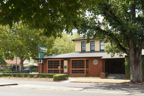 Seaton Arms Motor Inn - Accommodation Redcliffe 0