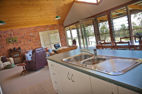 Tracks End Retreat - Accommodation Redcliffe 1