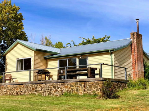 Adelong Valley Farm Stays - Moorallie Cottage - Accommodation Redcliffe 1