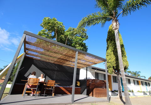 Batemans Bay Hotel - Accommodation Redcliffe 1
