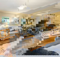 Blue Moon Cottages - Accommodation Redcliffe