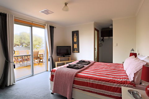 Blue Fin - Accommodation Redcliffe 1