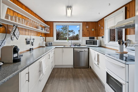 Derby Base - Accommodation Redcliffe 2