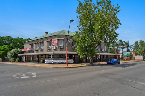 Imperial Hotel - Accommodation Redcliffe 0