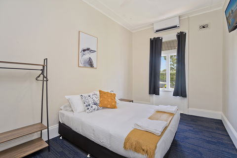Imperial Hotel - Accommodation Redcliffe 2