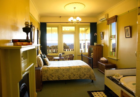 Moments Mountain Retreat - Accommodation Redcliffe 0