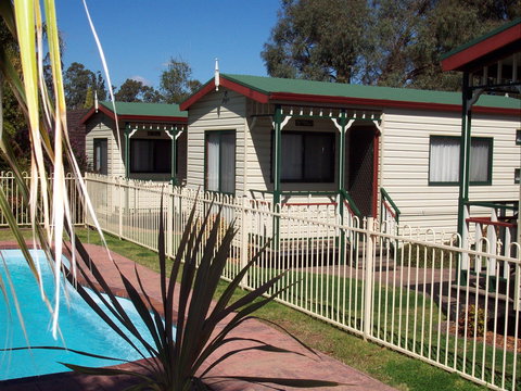 Parkes Country Cabins - Accommodation Redcliffe 0