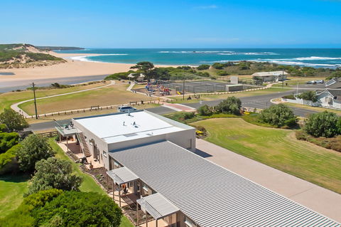 Peterborough House & Motel - Accommodation Redcliffe 0