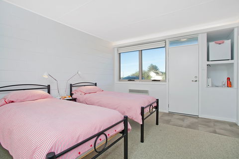 Peterborough House & Motel - Accommodation Redcliffe 2