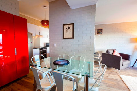 Summit 11 - Accommodation Redcliffe 2