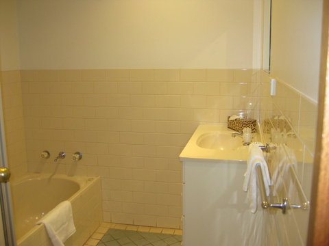 Tarrawingee Holiday Unit - Accommodation Redcliffe 0