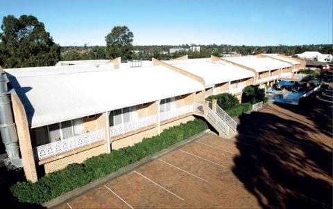 The Hermitage Campbelltown - Accommodation Redcliffe 2