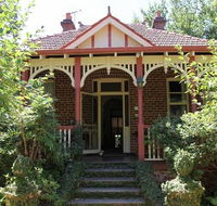 Fawkes House - Accommodation Redcliffe