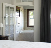 Caves House Hotel - Accommodation Redcliffe