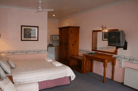 New England Motor Inn - Accommodation Redcliffe 1