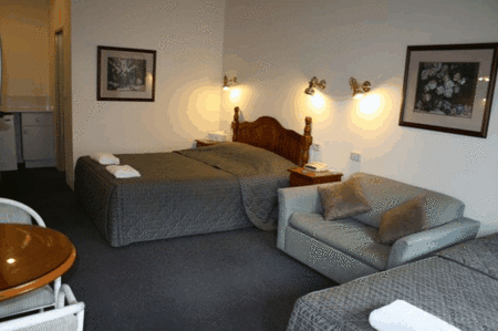 New England Motor Inn - Accommodation Redcliffe 5