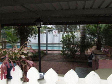 Avalon Holiday Units - Accommodation Redcliffe 1