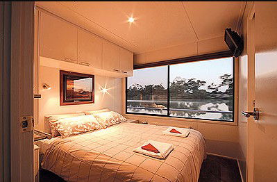 All Seasons Houseboats - Accommodation Redcliffe 3