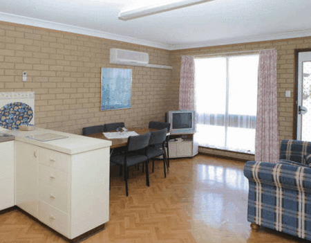 Port Denison Holiday Units - Accommodation Redcliffe 1