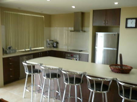 Parakeet Retreat - Accommodation Redcliffe 2