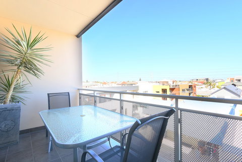Antonas Verandah Apartments - Accommodation Redcliffe 2