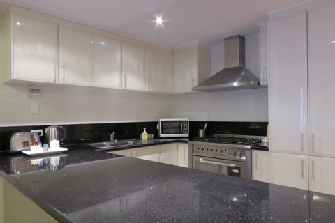 Antonas Verandah Apartments - Accommodation Redcliffe 4