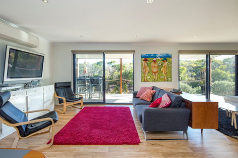 A One One Two At Island Beach - Accommodation Redcliffe 1