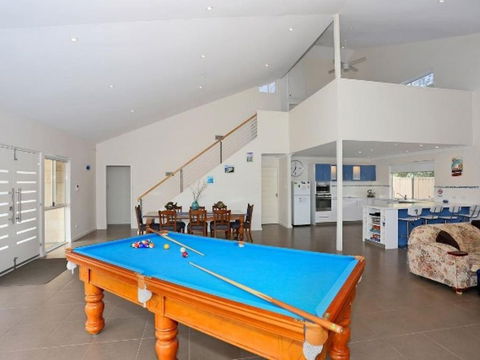 Falcon By The Bay - Accommodation Redcliffe 0