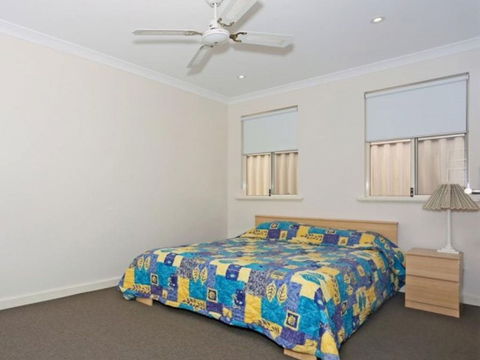 Falcon By The Bay - Accommodation Redcliffe 2
