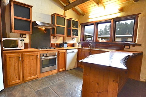 Feathertop Retreat - Accommodation Redcliffe 0