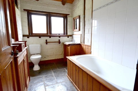 Feathertop Retreat - Accommodation Redcliffe 1