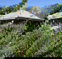 Honeysuckle Cottage - Accommodation Redcliffe