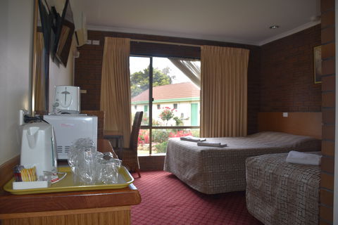 Mount Barker Valley Views Motel And Chalets - Accommodation Redcliffe 0