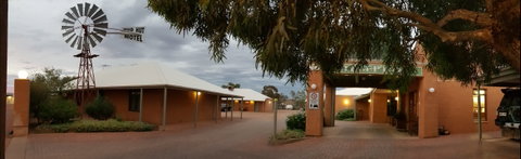 Mud Hut Motel - Accommodation Redcliffe 0